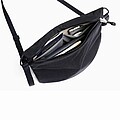 Extra lehká crossbody taška, černá