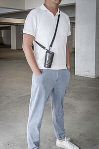 BrandCharger crossbody šňůrka k termohrnku, černá
