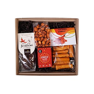 CHILLI Dárková sada - klobáska s chilli, nakládané piri papričky, oříšky v karamelu s chilli 100g, švestkové chutney