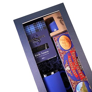 DARELA BLUE Sada obsahující čokoládové pralinky, čaj, svíčku a modrý hrnek, v dárkové krabici