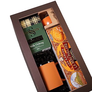DARELA ORANGE Sada obsahující čokoládové pralinky, čaj, svíčku a oranžový hrnek, v dárkové krabici