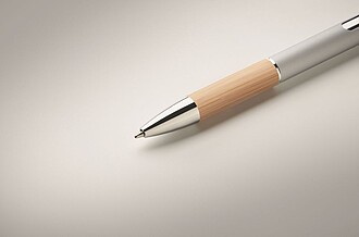Propiska s modrou náplní a bambusovým úchopem, stříbrná