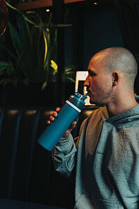 Uzavíratelná láhev 700ml z RCS recyklované oceli, modrá