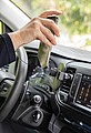 Držák na mobil do auta s bezdrátovým nabíjením