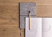 Linkovaný zápisník A5 s plstěnou obálkou, černý