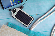 Powerbanka 4000mAh se solárním nabíjením, bílá