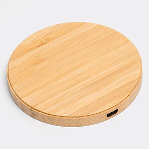 Bezdrátová nabíječka na mobil s bambusovým povrchem