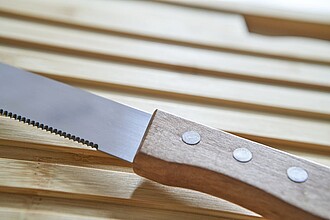 BONFIL Prkénko na krájení chleba z bambusu s nožem, hnědá