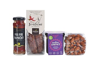 CHILLI Dárková sada - klobáska s chilli, nakládané piri papričky, oříšky v karamelu s chilli 100g, švestkové chutney