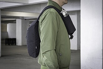 Crossbody batoh Brandcharger, černá