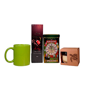 DARELA GREEN Sada obsahující čokoládové pralinky, sypaný čaj, svíčku a zelený hrnek, v dárkové krabici