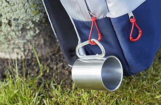 Dvoustěnný nerezový hrnek o objemu 200ml, s karabinou, černý