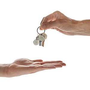 Klíčenka z RCS recyklované slitiny zinku s mincí na košík, stříbrná