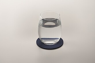 Kulatý plstěný podtácek z RPET, tmavá modrá