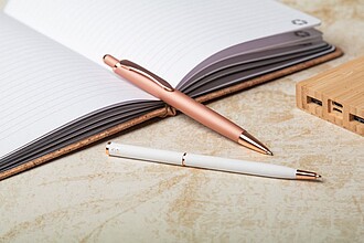 Kuličkové pero z recyklovaného hliníku s pogumovaným povrchem, bílá