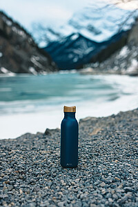 Láhev na pití z recyklované oceli, 600ml, modrá