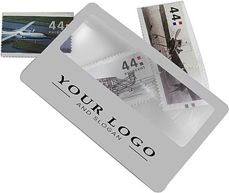 Lupa na kartičce ve velikosti kreditní karty