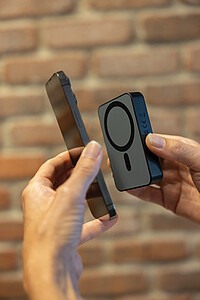 Magnetická powerbanka 10 000mAh z RCS RPET, černá