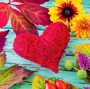 Nástěnný kalendář Hearts 2025 včetně laše