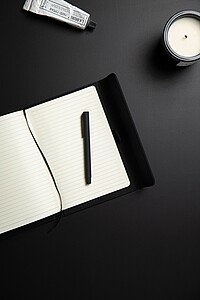 Pero z RCS recyklované nerezové oceli, černá