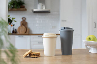 Plastový kelímek s víčkem na pití, 350ml, béžový