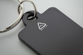 Přívěšek na klíče se žetonem do košíku, černá