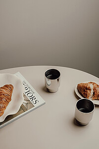 Sada 2 recyklovaných hrnků VINGA, odrážející