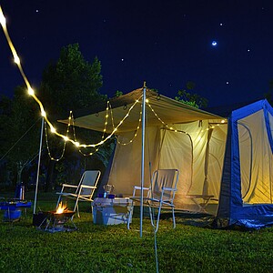 SCHWARZWOLF LAMBRO Kempingové světlo na zavěšení, béžová