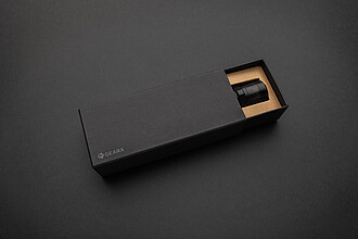 Svítilna do auta z recyklovaného hliníku